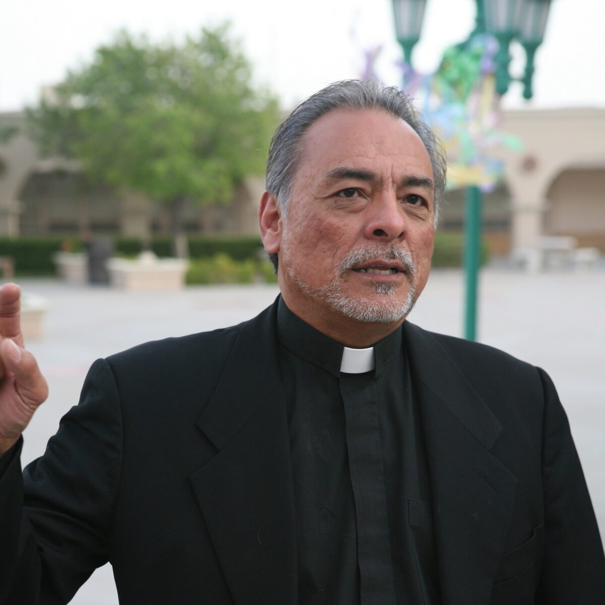 Monsignor Arturo Bañuelas Nominated for 2026–2027 Lumen Christi Award